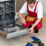 Specjalista geodezyjny na budowie – {kiedy jego pomoc jest niezbędna